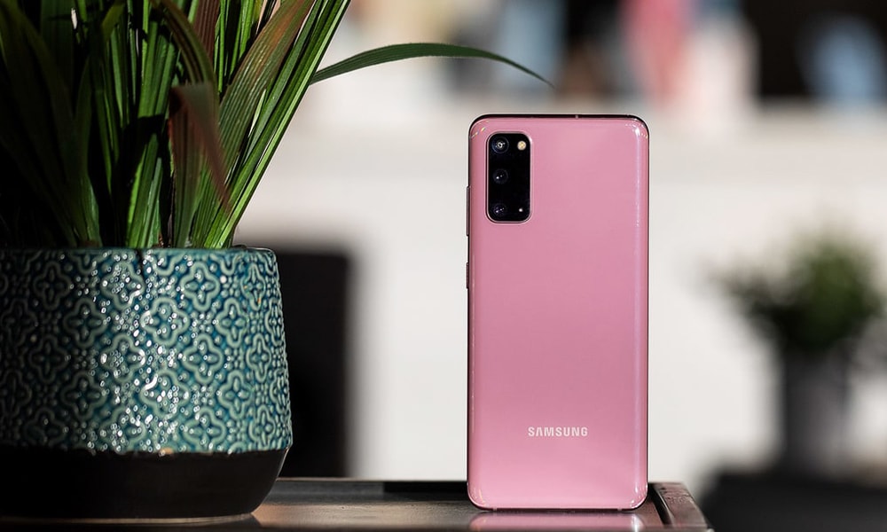 So sánh Galaxy S20 và S20+: Màn hình lớn hơn, pin lớn hơn có xứng đáng?